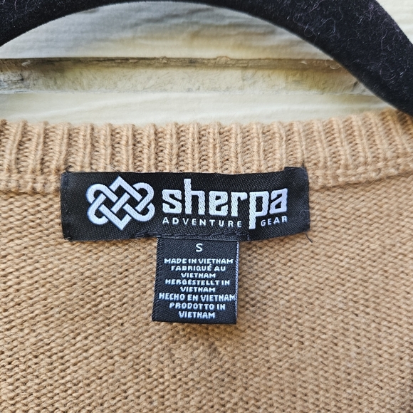 Sherpa Adventure Gear tan v neck sweater with fair isle sleeves small - Picture 3 of 5